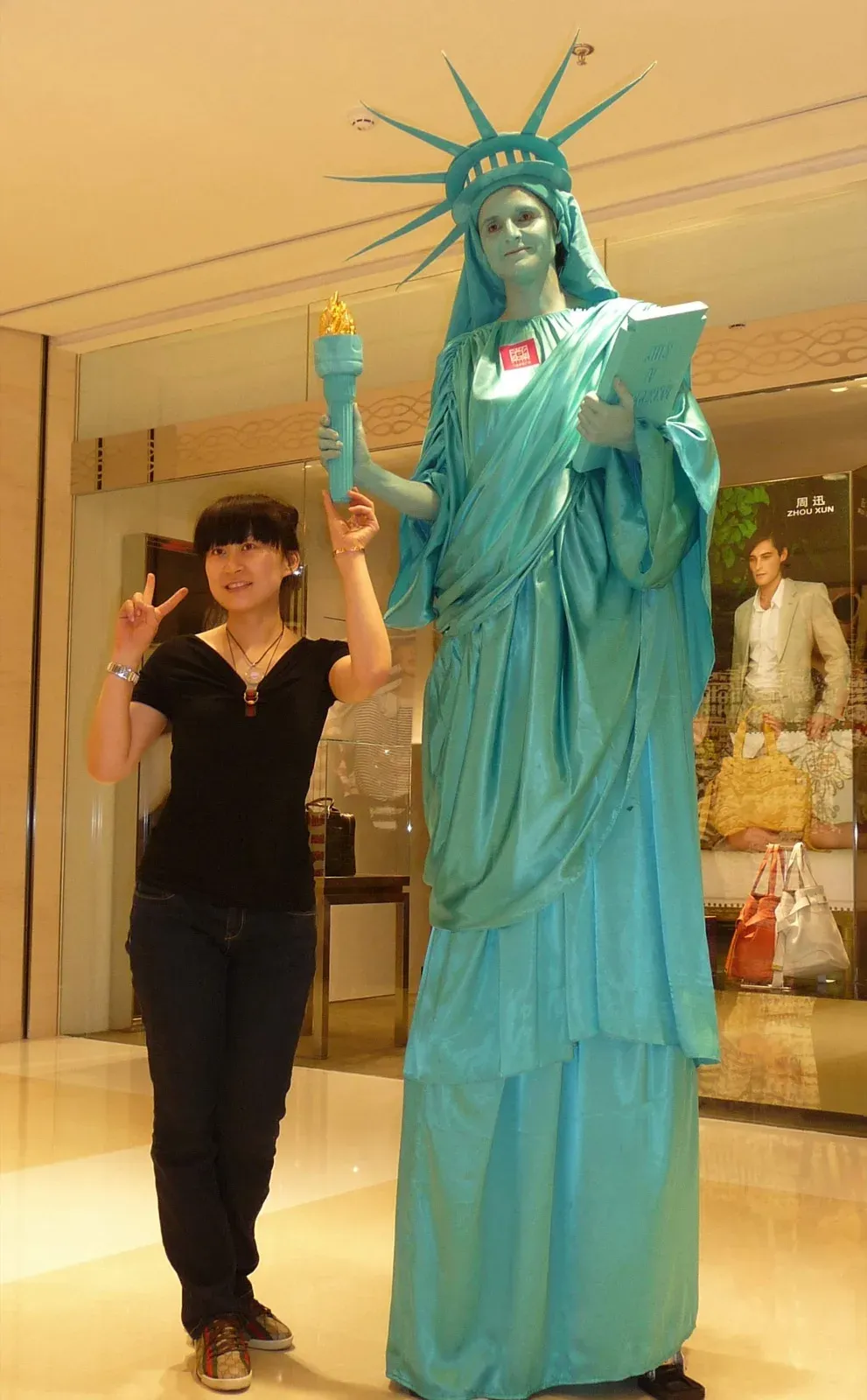 American statue of liberty on Stilts in China mall entertainment