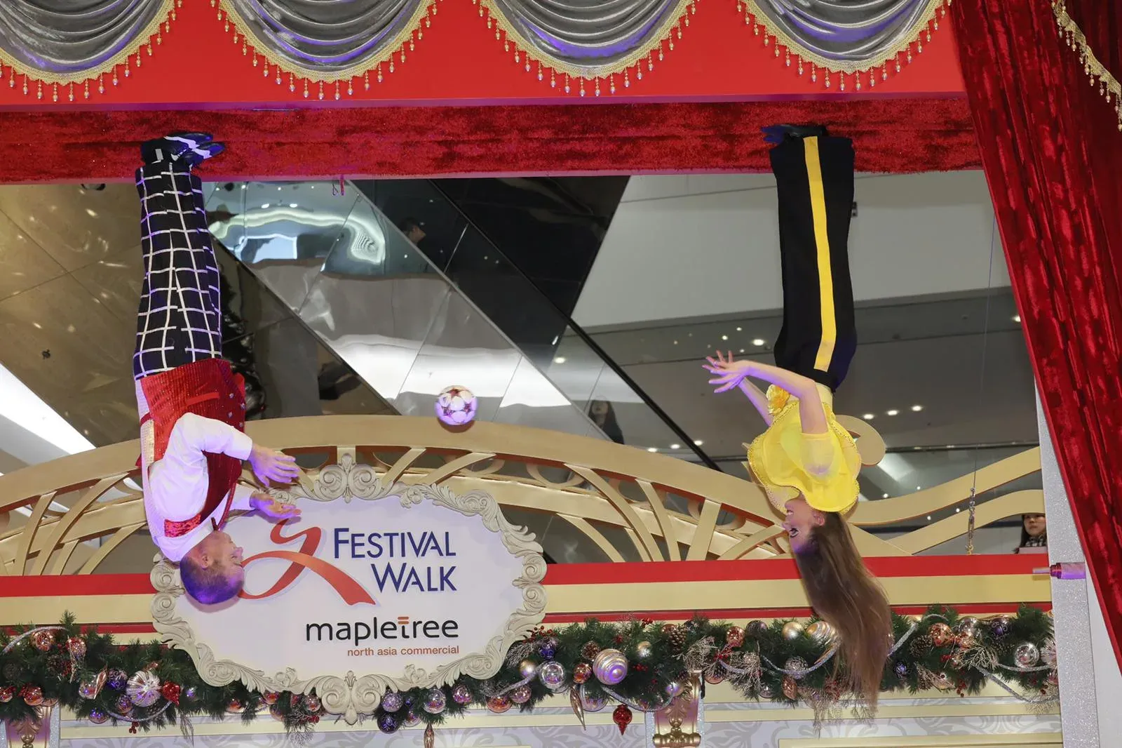 CHRISTMAS SHOWS CREATION IN HONG KONG & ROVING CHRISTMAS ENTERTAINMENT.