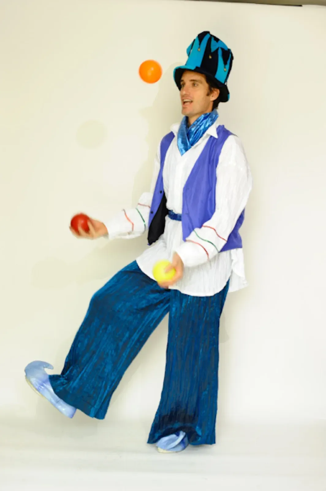 Hong Kong blue & white juggler & performer costume to hire for event