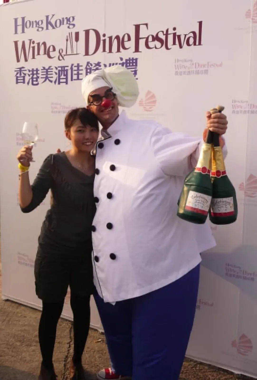 hong kong Cooking chef performer juggle with champagne bottles for Wine & Dine event