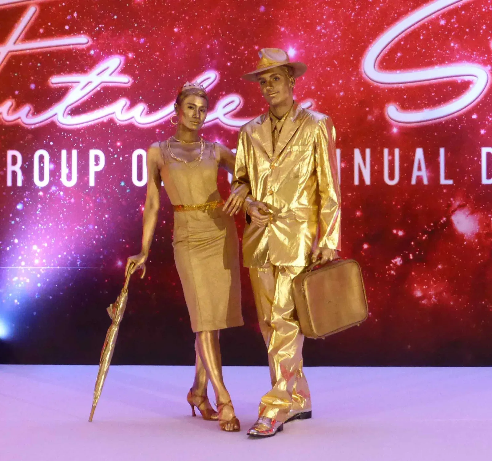hong kong, events, statue mime, gold, couple