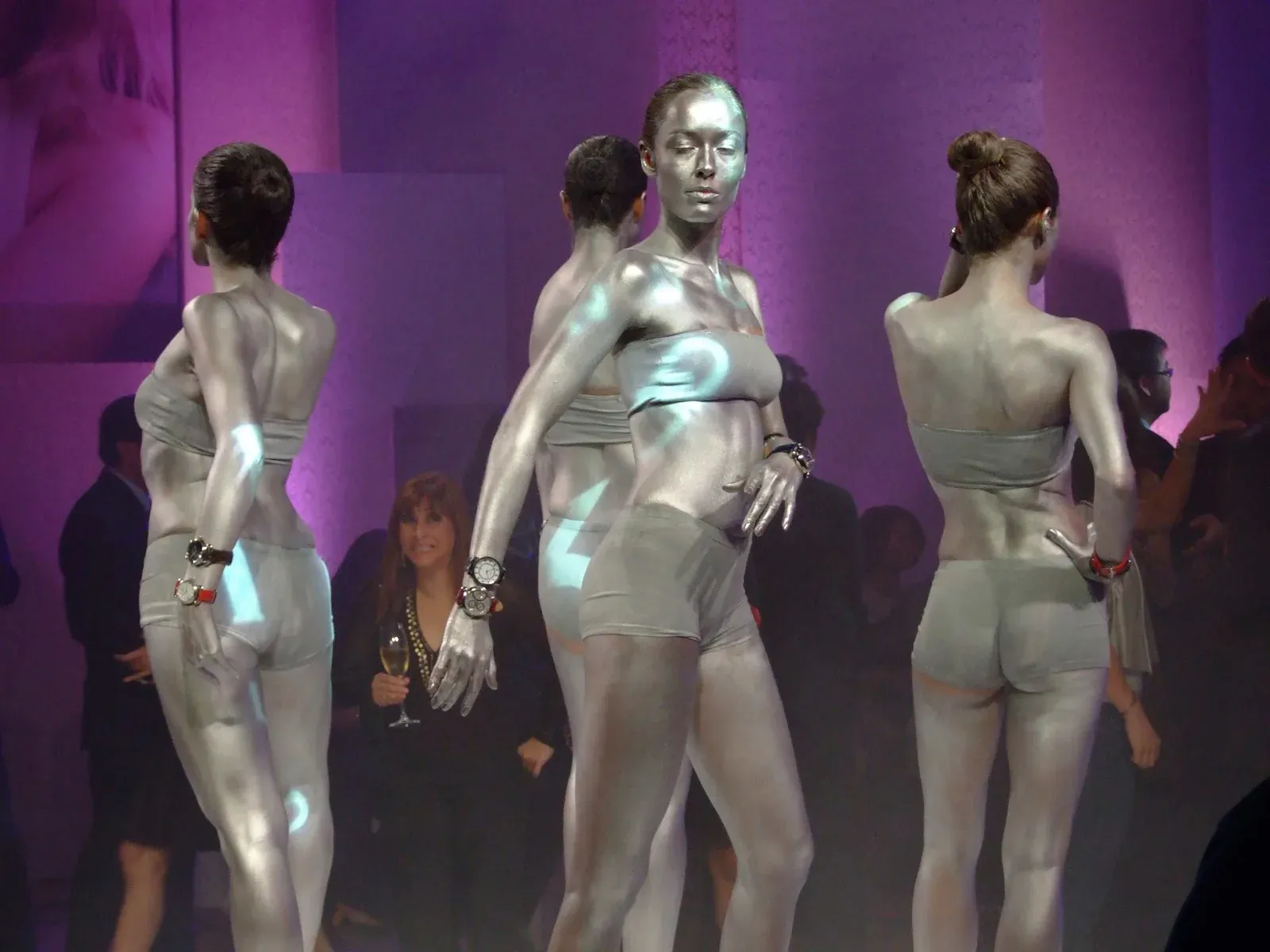 hong kong living statue in body painted silver color for Links promotion event