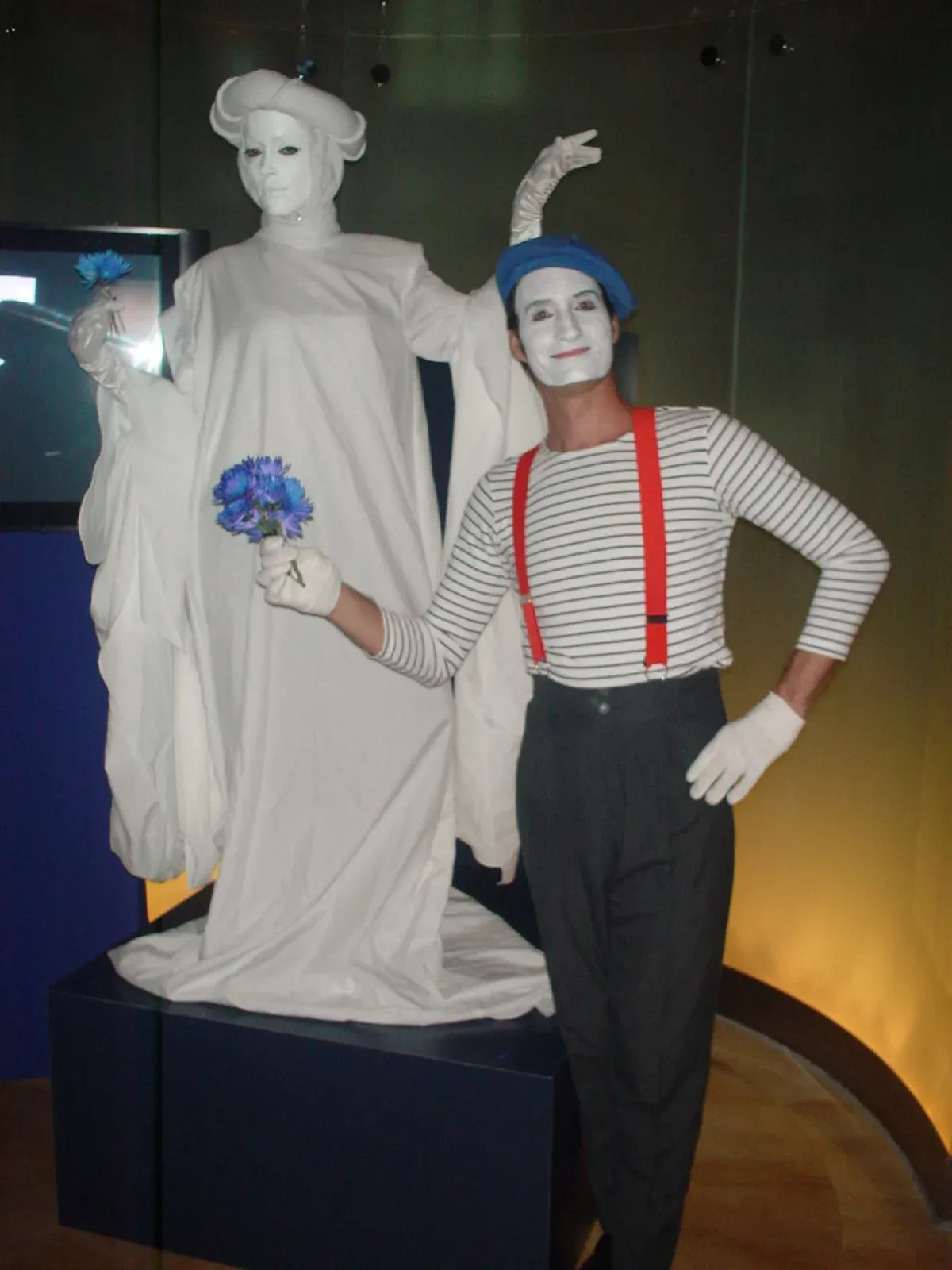 hong kong living statue mime in white with French outfit performer