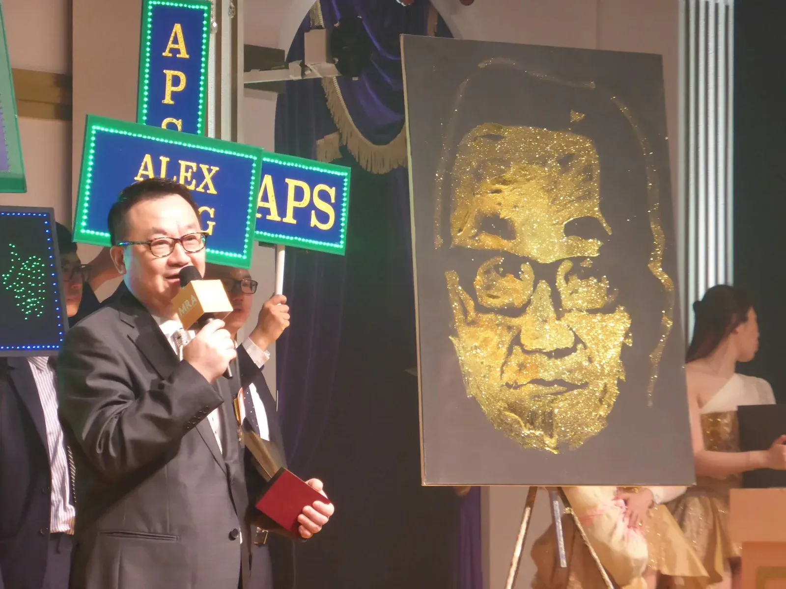 Speed painting glitter portrait revealed at a corporate awards event in Hong Kong