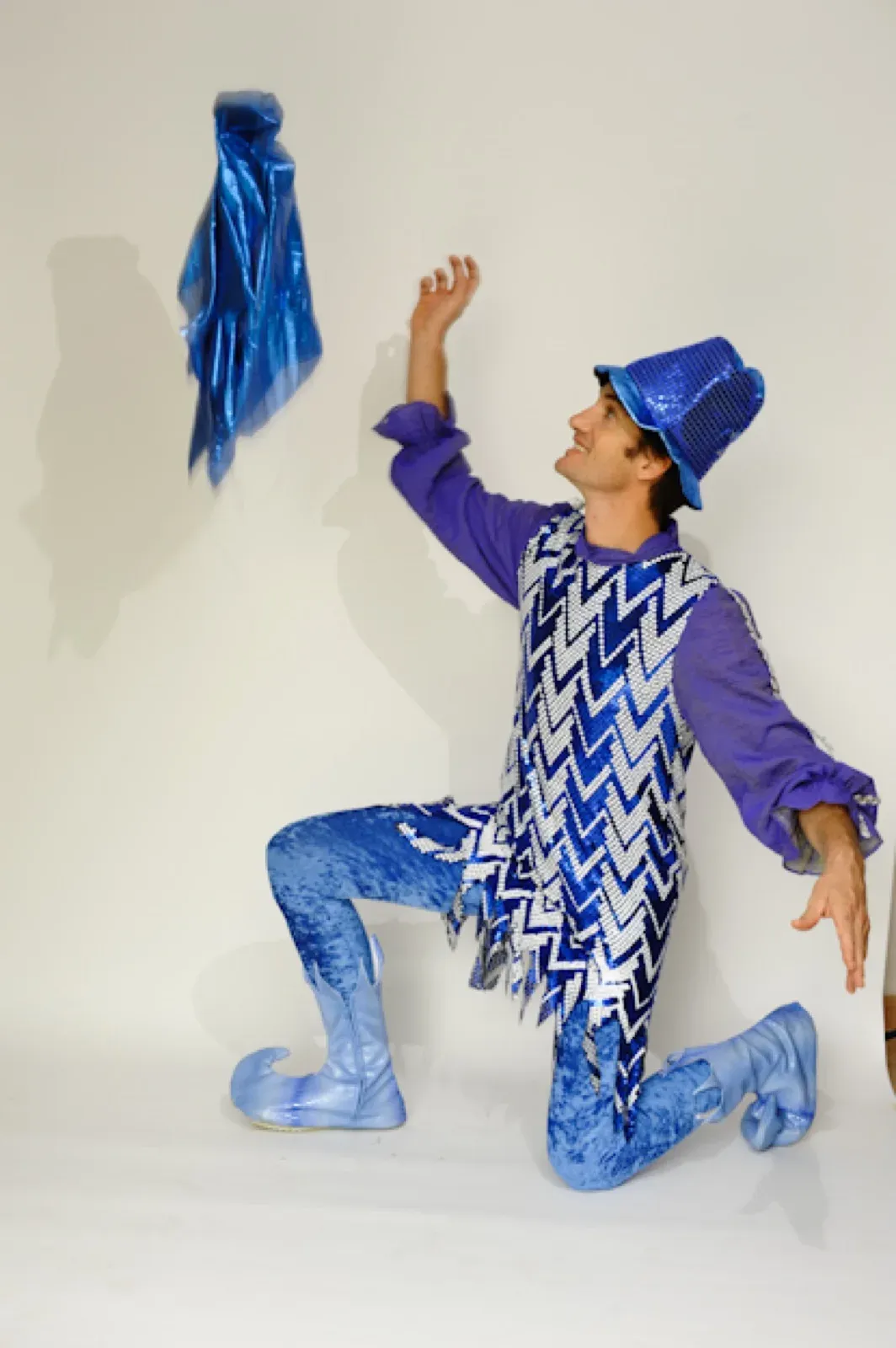 Hong Kong white & blue costume for juggler & performer in event