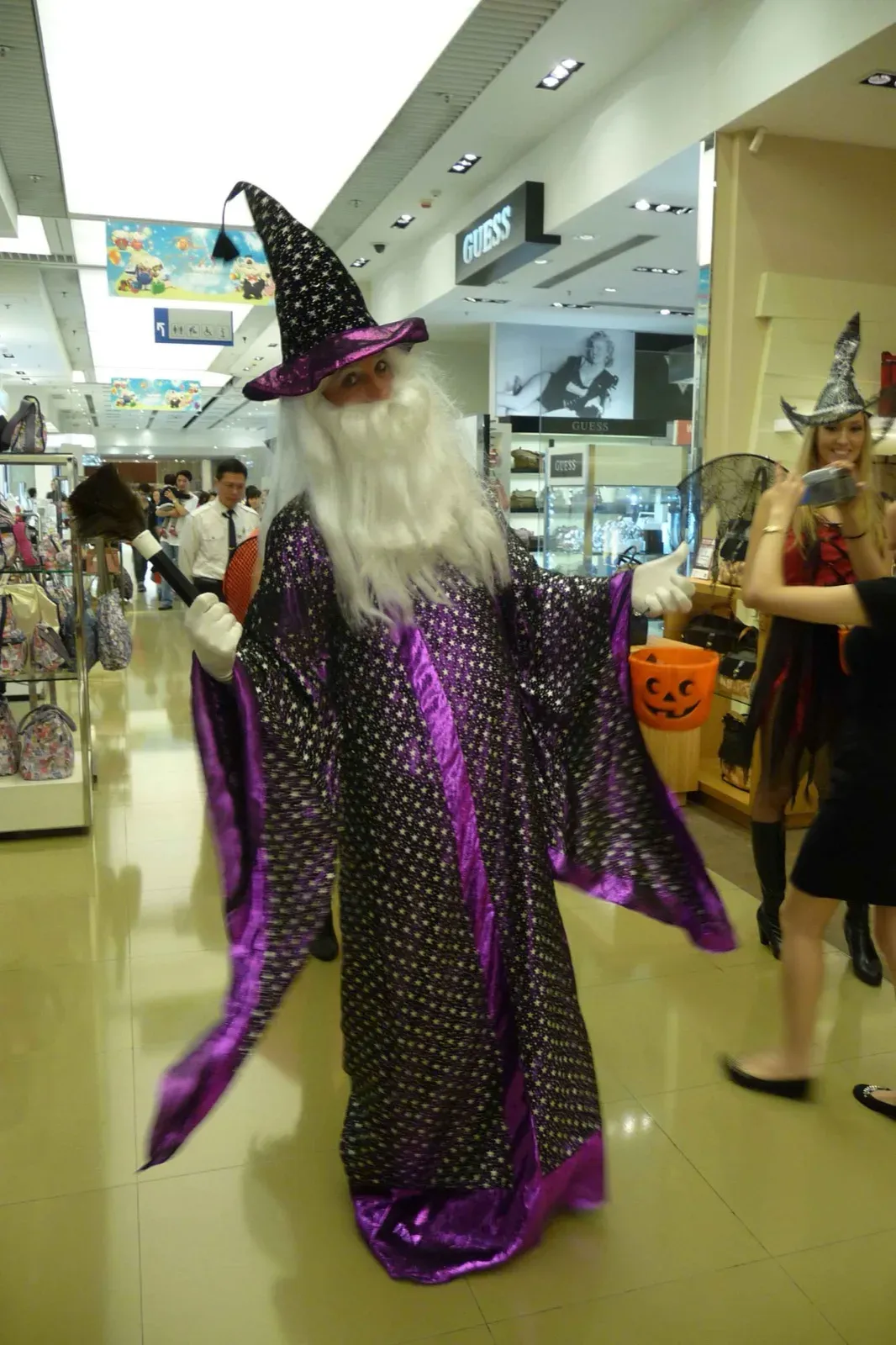hong kong wizard performer walk around shopping mall for halloween event