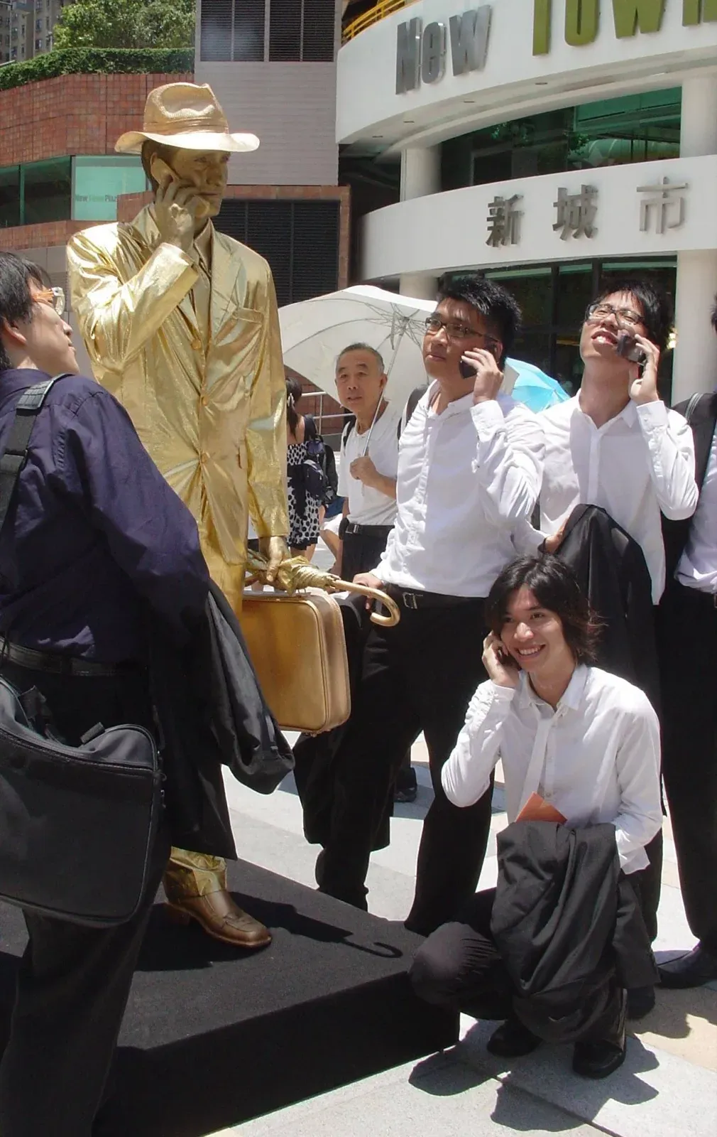Living statue in hong kong with gold color suit