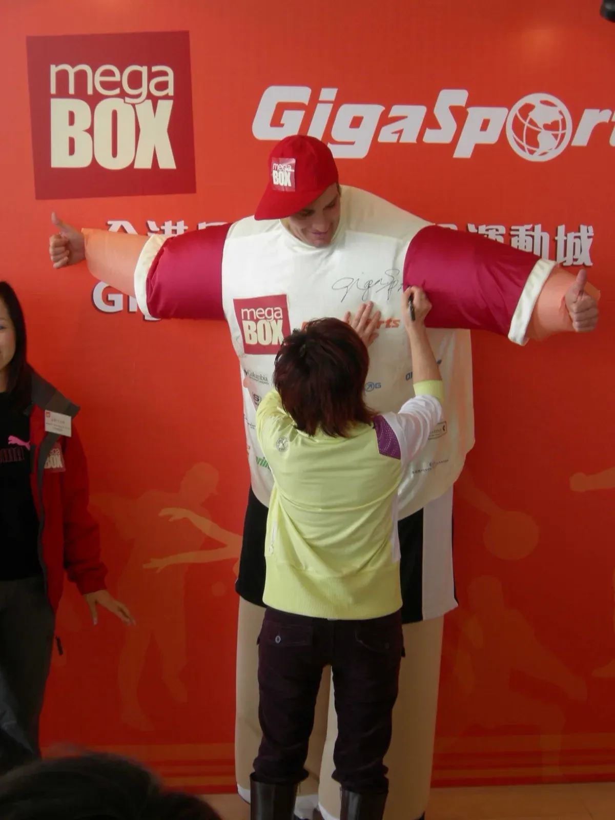Stilts Walker Hong Kong Opening Event