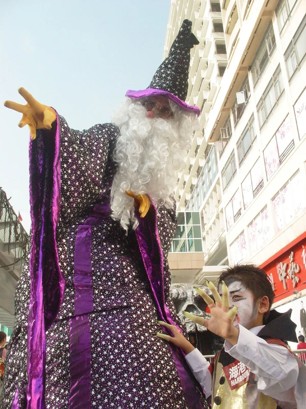 Tall Wizard on stilts for Halloween shopping mall event in Hong Kong
