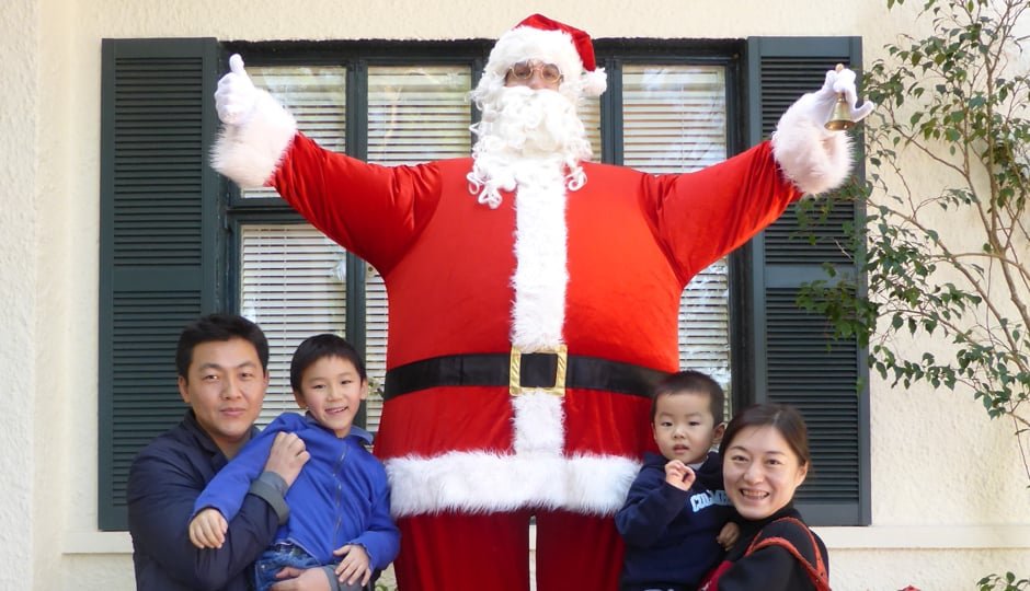 GIANT SANTA ON STILTS