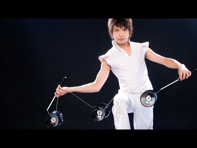 DIABOLO JUGGLER FROM ASIA (AWARD WINNING)