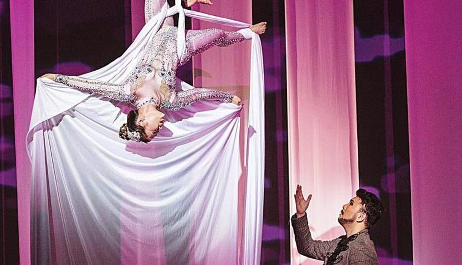 OPERA SINGER PERFORM AERIAL SILK