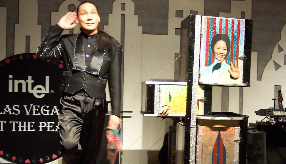 STAGE MAGIC SHOWS BY HONG KONG MAGICIAN