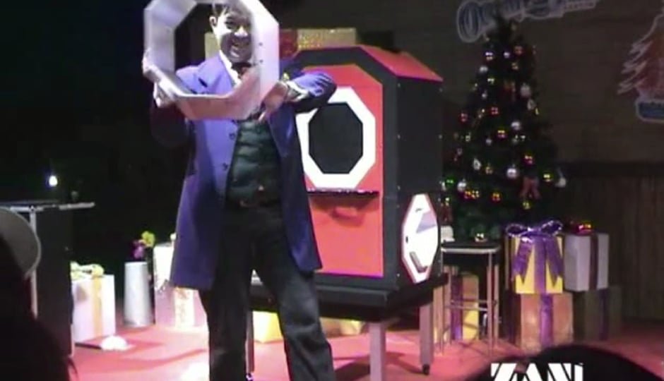 STAGE MAGIC SHOW IN HONG KONG OCEAN PARK