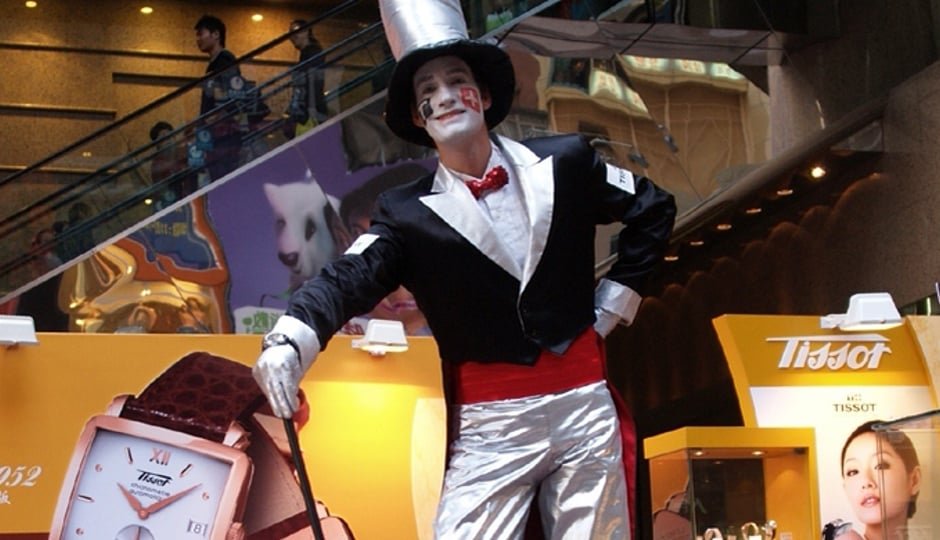 STATUE MIME ON STILTS IN HONG KONG