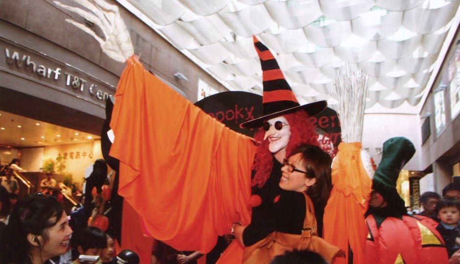HALLOWEEN WITCH ON STILTS IN HONG KONG