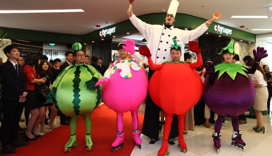 FRUITS CHARACTER & CHEF ON STILTS