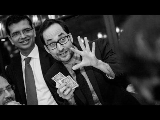 CLOSE UP MAGICIAN FOR CORPORATE EVENTS