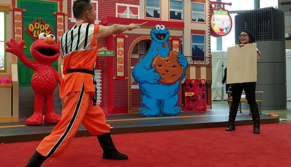 KUNG FU THROWING CHOP STICK DEMONSTRATION
