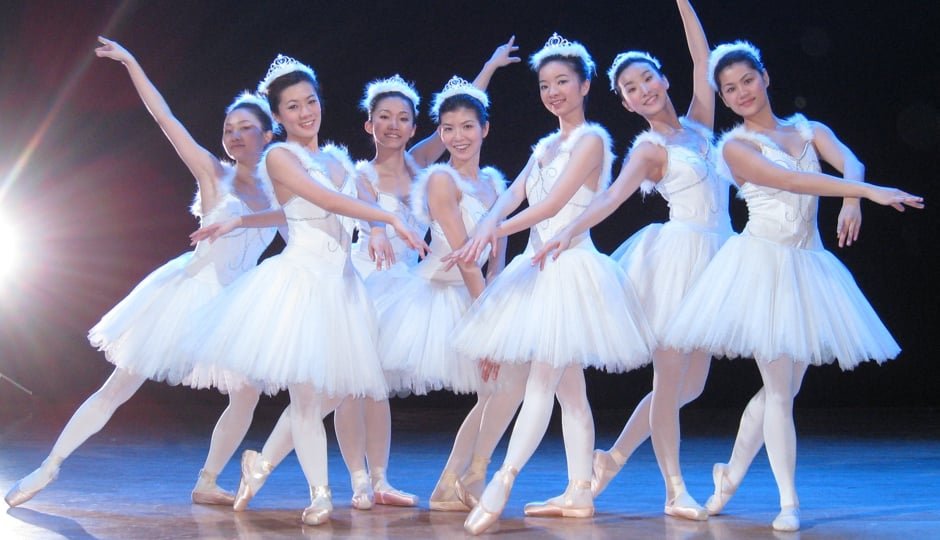 BALLERINA FOR BALLET DANCE DEMONSTRATION IN HONG KONG