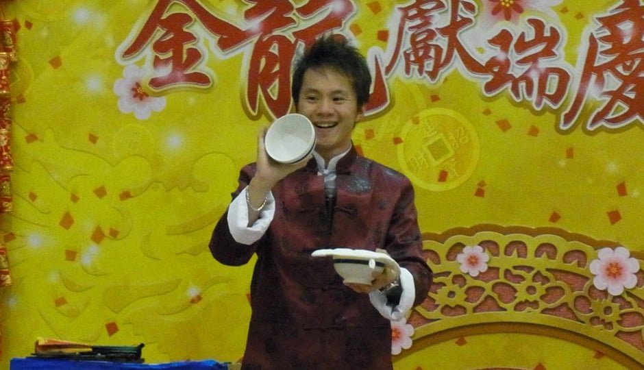 CHINESE MAGIC STAGE PERFORMANCE