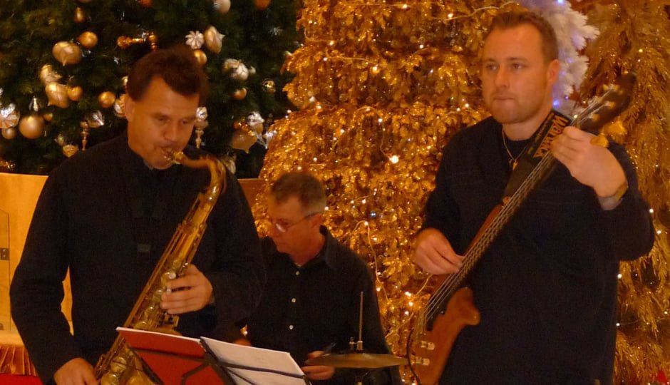 JAZZ TRIO WITH BASS, SAXOPHONE & KEYBOARD IN HONG KONG MALL