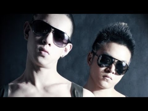 HAND TO HAND MALE DUO FROM CHINA (AWARD WINNING)