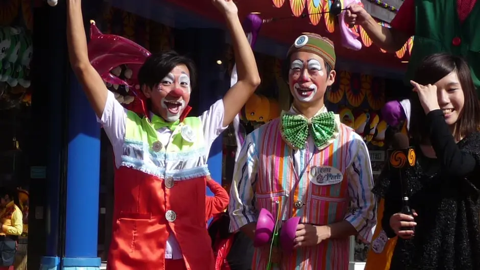 CLOWNS SQUAD FOR THEME PARK OPENING EVENT